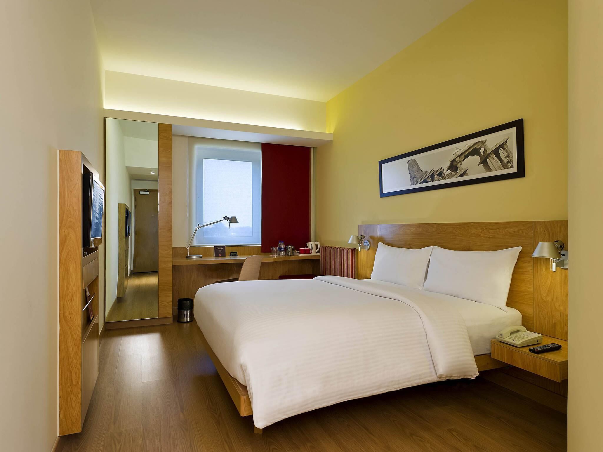 Standard Room, 1 Queen Bed (Free WiFi)
