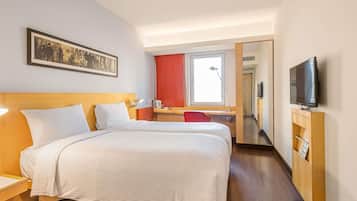 Zimmersafe, Schreibtisch, laptopgeeigneter Arbeitsplatz