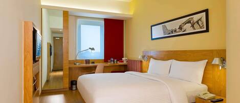 Standard-huone, 1 keskisuuri parisänky | Tallelokero huoneessa, työpöytä