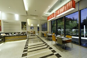 Coffee shop - ibis Nashik Hotel (Nashik)
