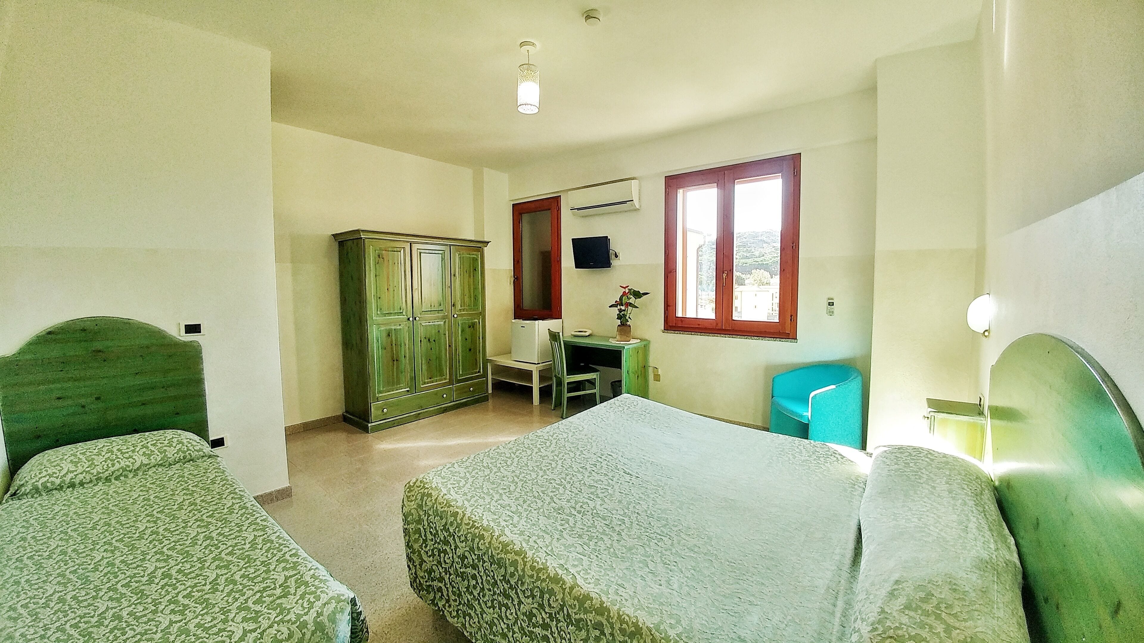 1 bedroom, desk, soundproofing, free wifi