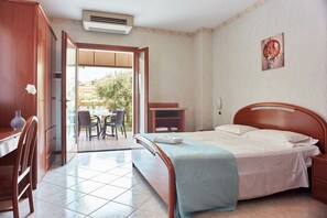 Quadruple Room | Soundproofing, free WiFi