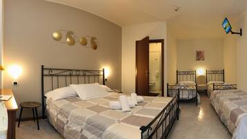 Quadruple Room | Soundproofing, free WiFi