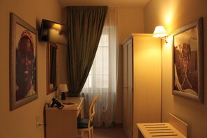 Phòng đơn | Minibar, két bảo mật tại phòng, bàn, phòng cách âm