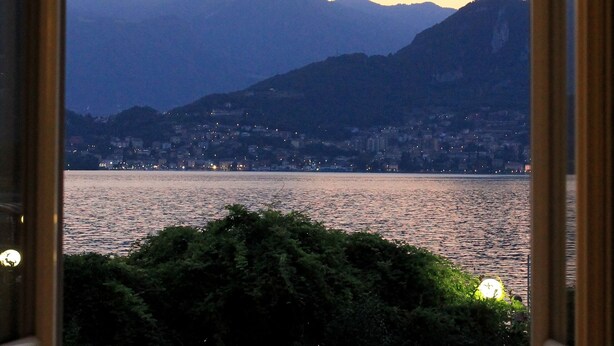 A view from a balcony overlooking a lake with mountains in the background. - Capovilla (Pisogne)