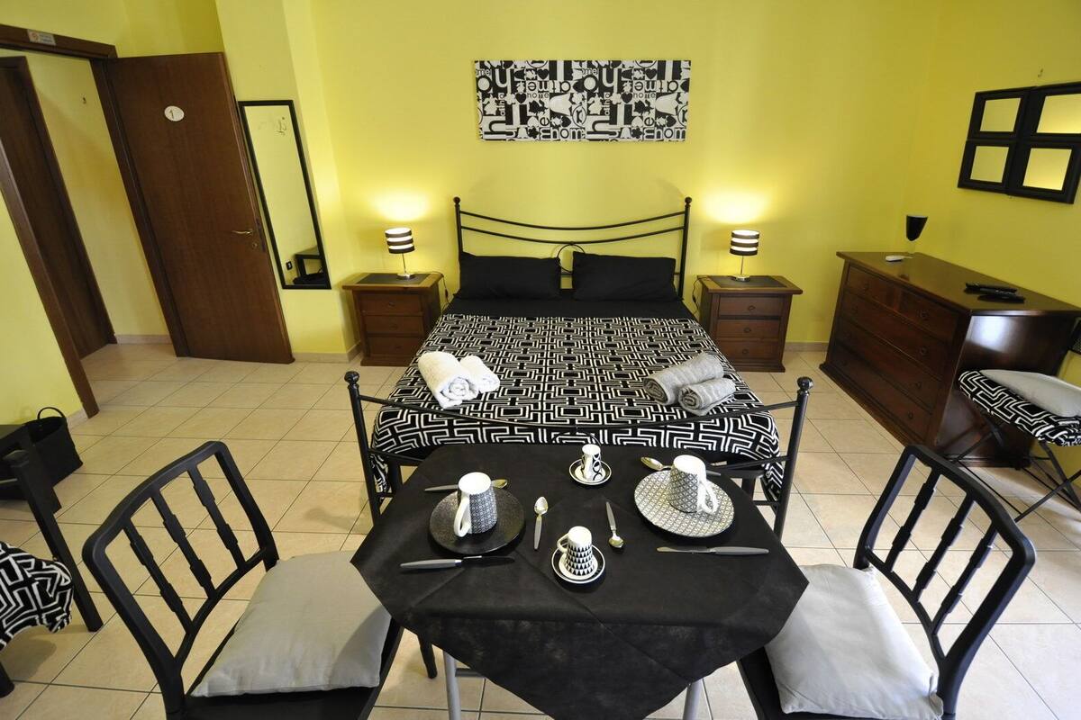 Deluxe Double Room, Balcony | Egyptian cotton sheets, individually decorated, desk, iron/ironing board