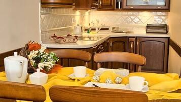 Appartement Standard, 1 chambre, vue montagne | Cuisine privée | Réfrigérateur, micro-ondes, cafetiÚre/bouilloire, bouilloire électrique