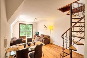 Standard Apartment, 1 Bedroom, Mountain View | Living room | TV