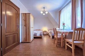 Appartement Standard, 1 chambre, vue ville | 1 chambre, couette en duvet d'oie, fer et planche à repasser