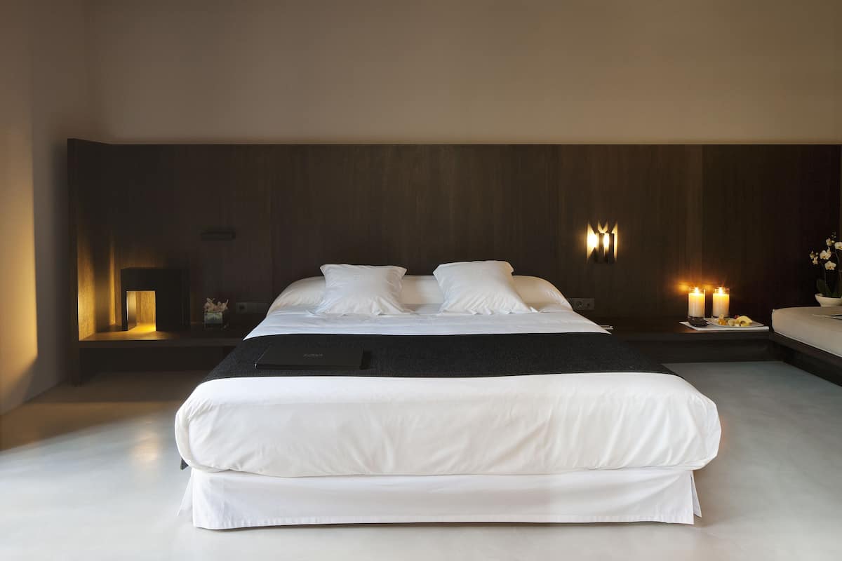 1 bedroom, premium bedding, down duvets, free minibar