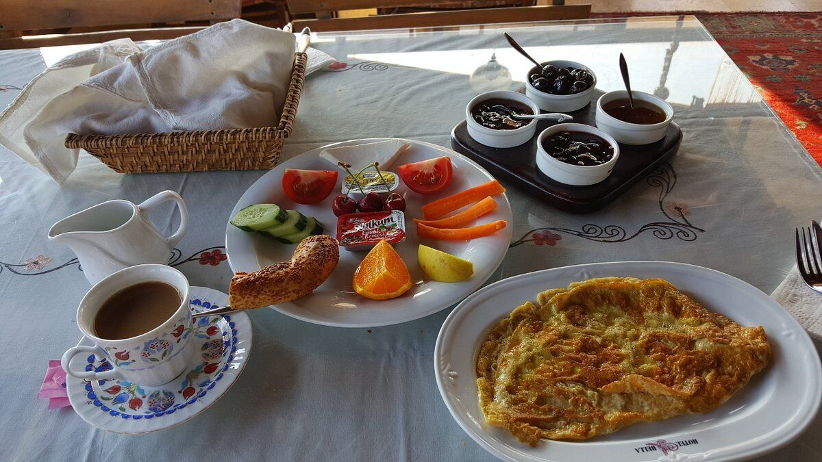 free daily cooked-to-order breakfast