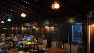 Breakfast, lunch, dinner served; al fresco dining