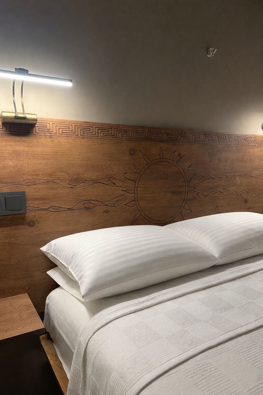 Ropa de cama de alta calidad y tabla de planchar con plancha 