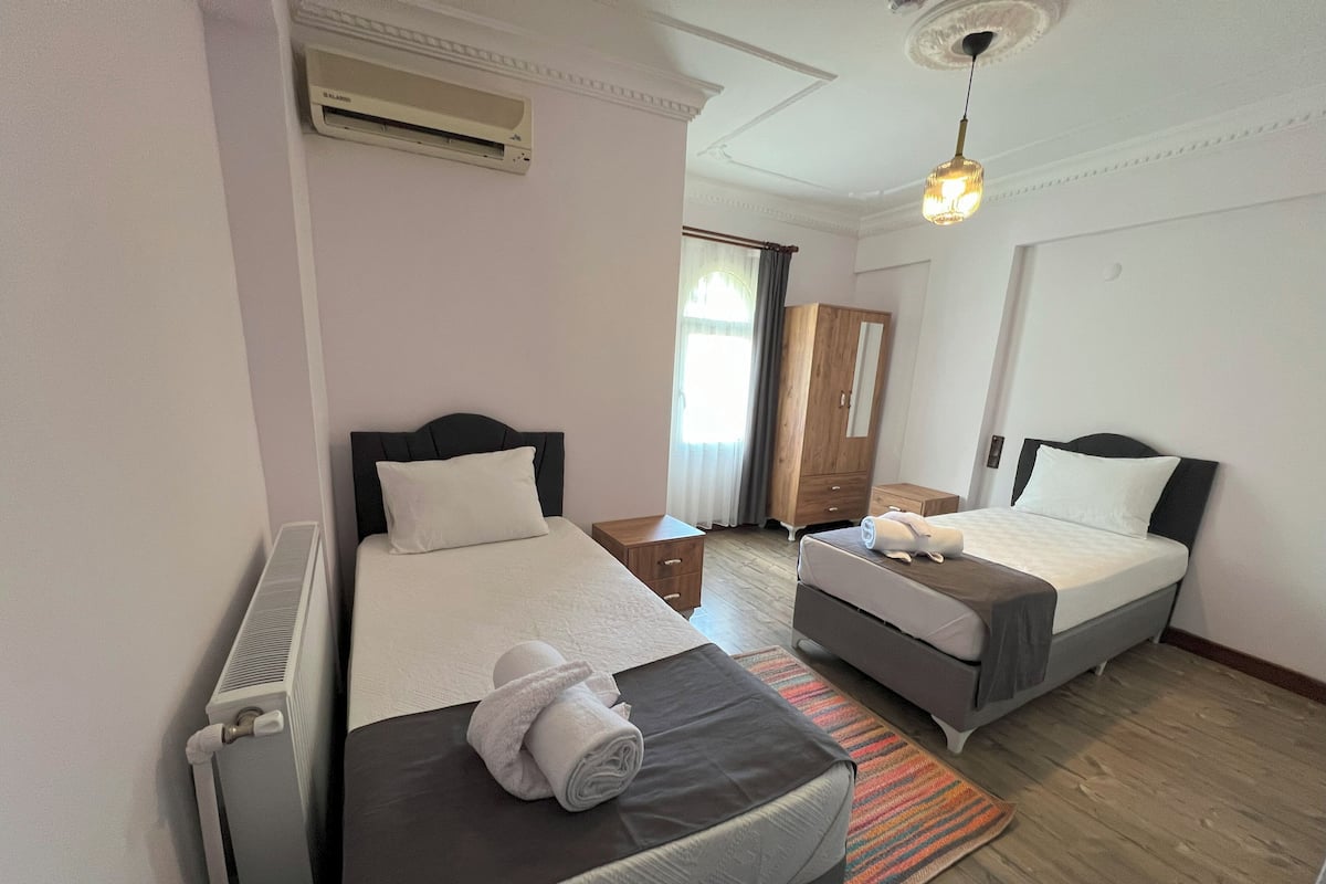 Comfort Double or Twin Room, Balcony | Premium bedding, iron/ironing board, free WiFi, bed sheets