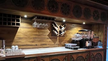 Breakfast, lunch, dinner served; al fresco dining