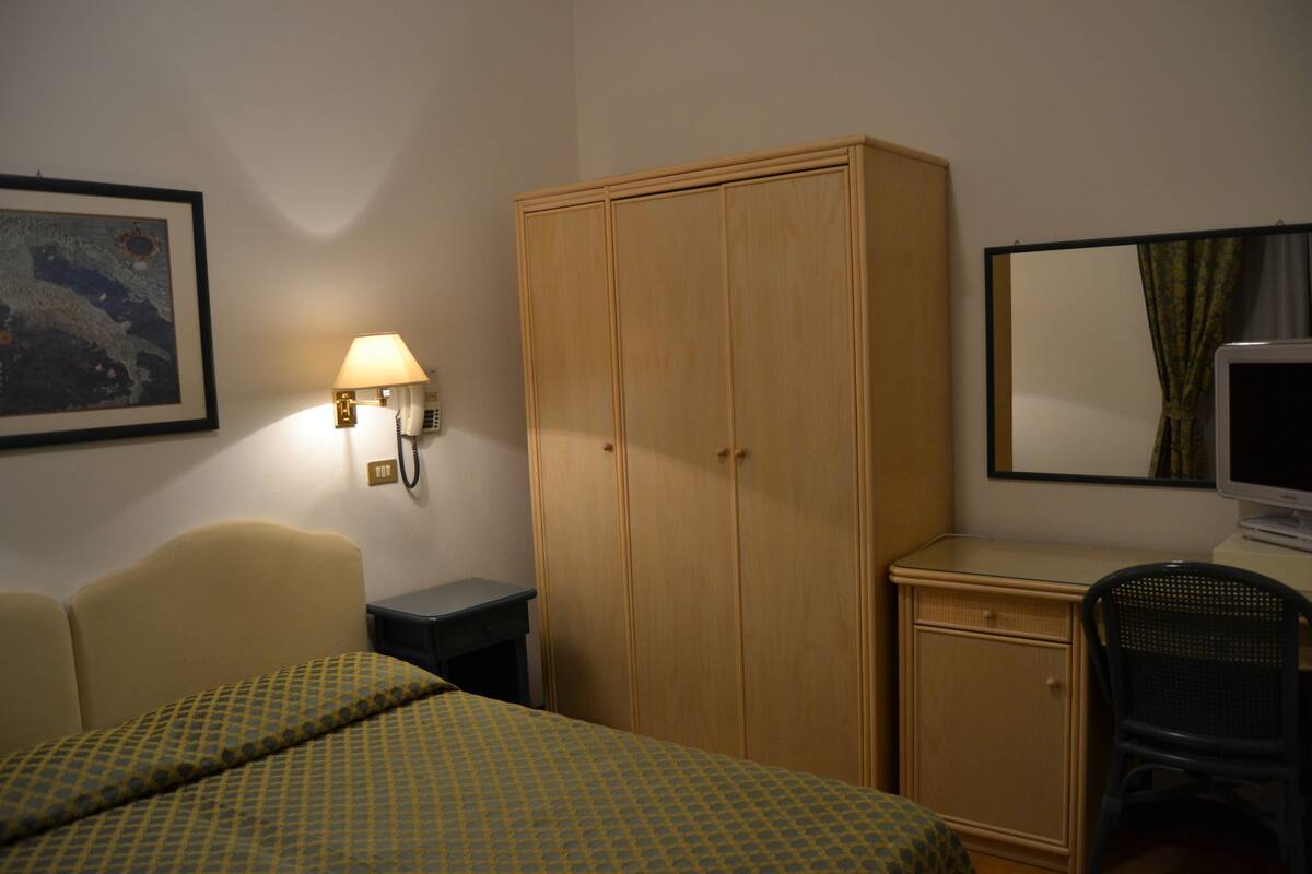 Standard Double or Twin Room | Down comforters, in-room safe, blackout drapes