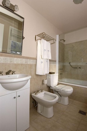 Apartment | Bathroom | Combined shower/bathtub, free toiletries, hair dryer, dressing gowns