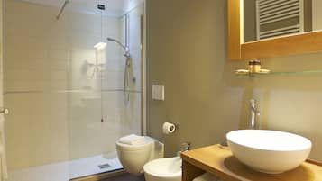 Dusche, Regendusche, kostenlose Toilettenartikel, Haartrockner