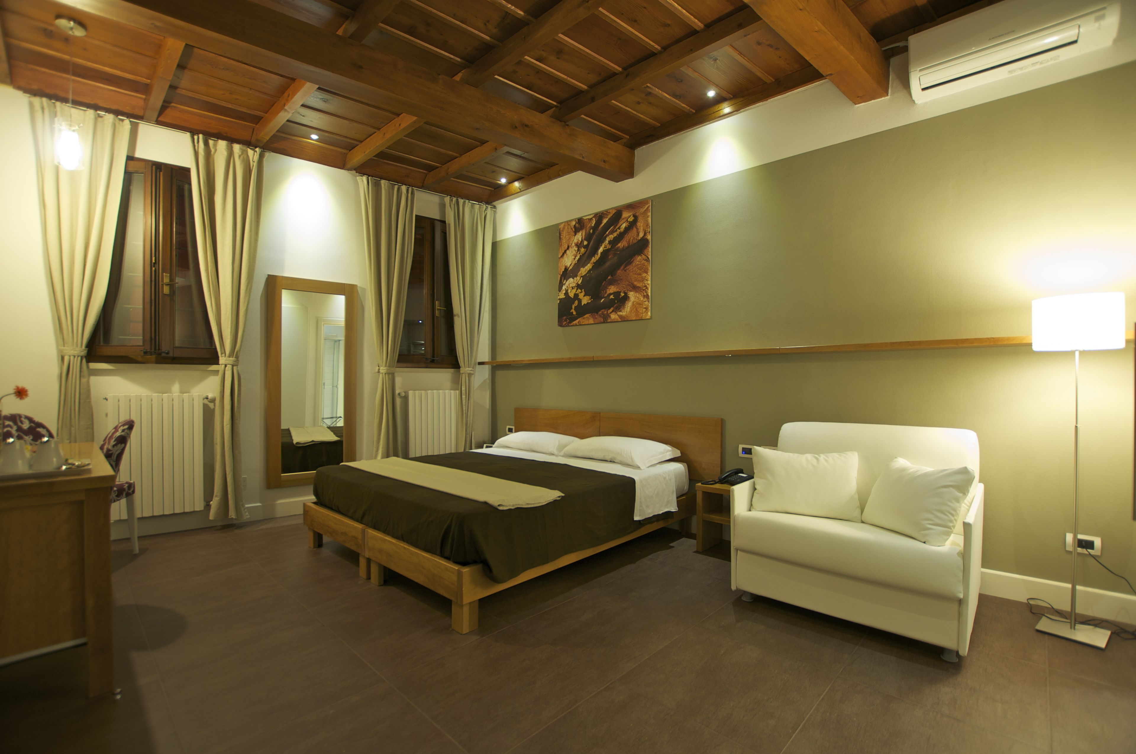 Hypo-allergenic bedding, memory-foam beds, minibar, in-room safe