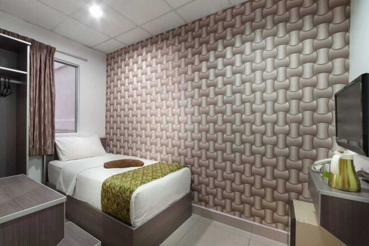 Premium bedding, iron/ironing board (on request), free WiFi