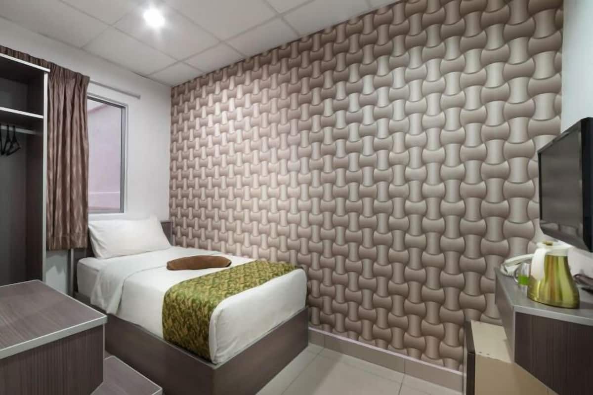 Premium bedding, iron/ironing board (on request), free WiFi