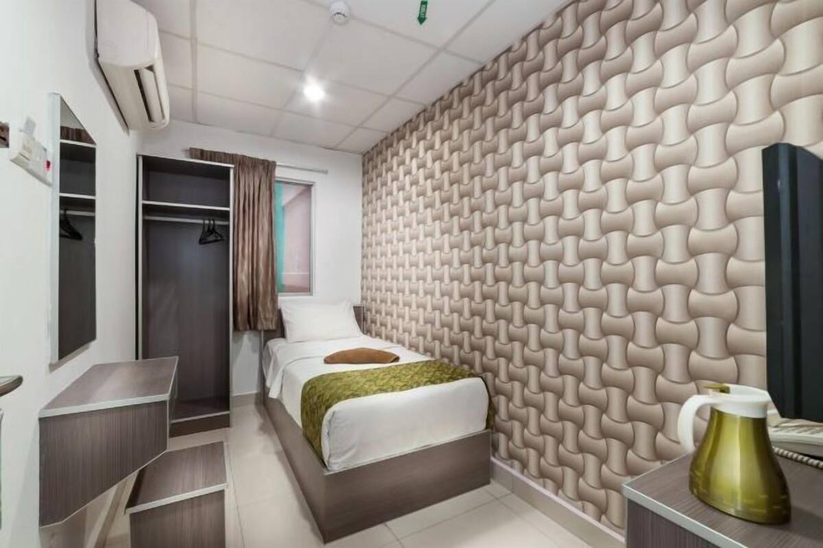 Premium bedding, iron/ironing board (on request), free WiFi