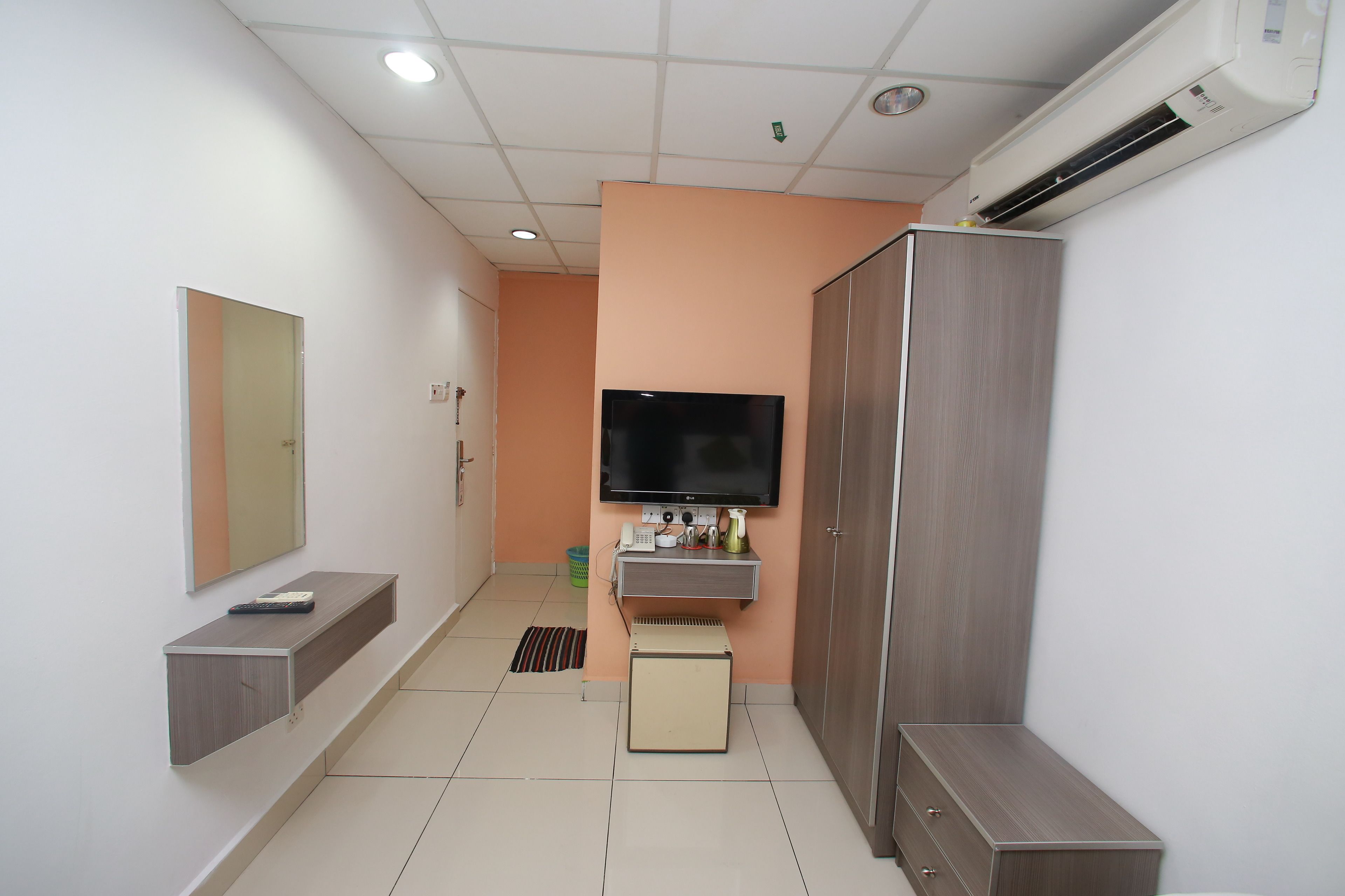 슈피리어 트윈룸 (2 Single Beds) | 고급 침구, 각각 다른 스타일의 인테리어, 각각 다르게 가구 비치, 다리미/다리미판