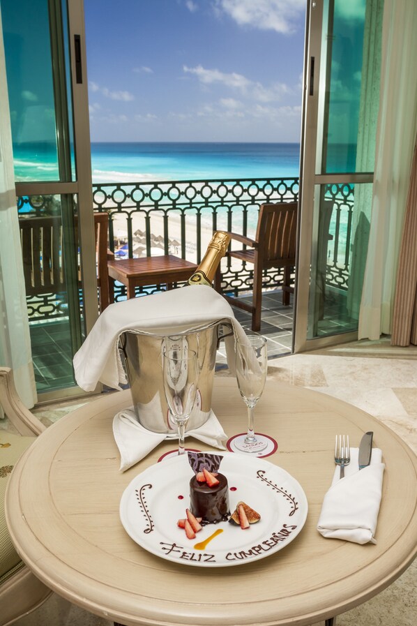 Caribe Suite | 욕실 | 샤워 시설, 무료 세면용품, 헤어드라이어, 목욕가운