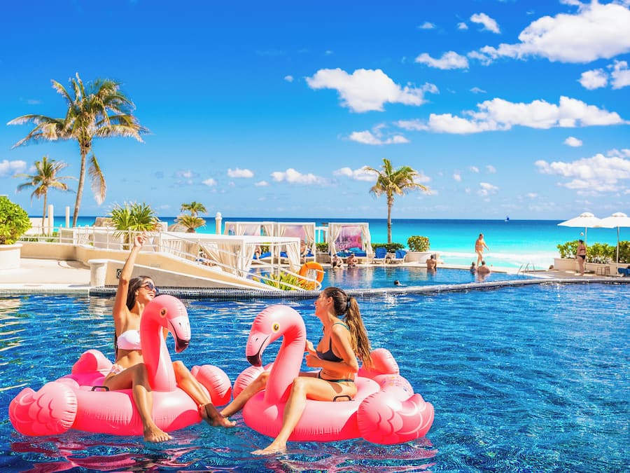 3 piscinas externas, guarda-sóis, espreguiçadeiras