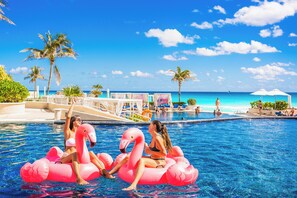 3 outdoor pools, pool umbrellas, sun loungers - Sandos Cancún All Inclusive - Adults Only (Cancun)