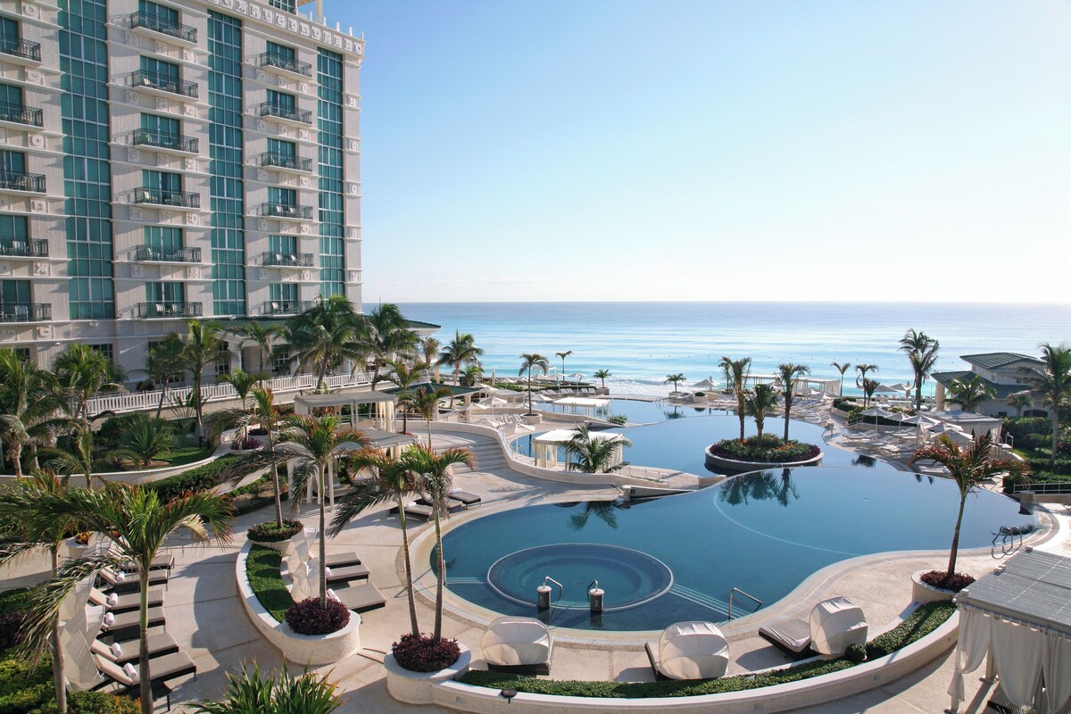 3 outdoor pools, pool umbrellas, sun loungers - Sandos Cancún All Inclusive - Adults Only (Cancun)