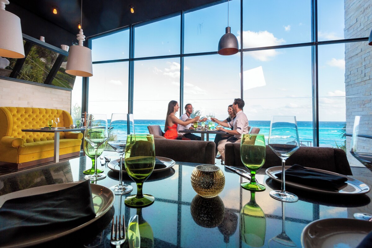 5 restaurants; breakfast, lunch, and dinner served - Sandos Cancún All Inclusive - Adults Only (Cancun)