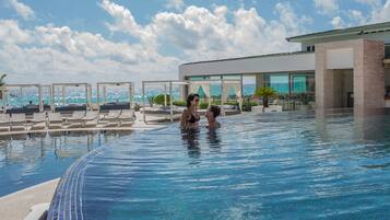 3 outdoor pools, pool umbrellas, pool loungers