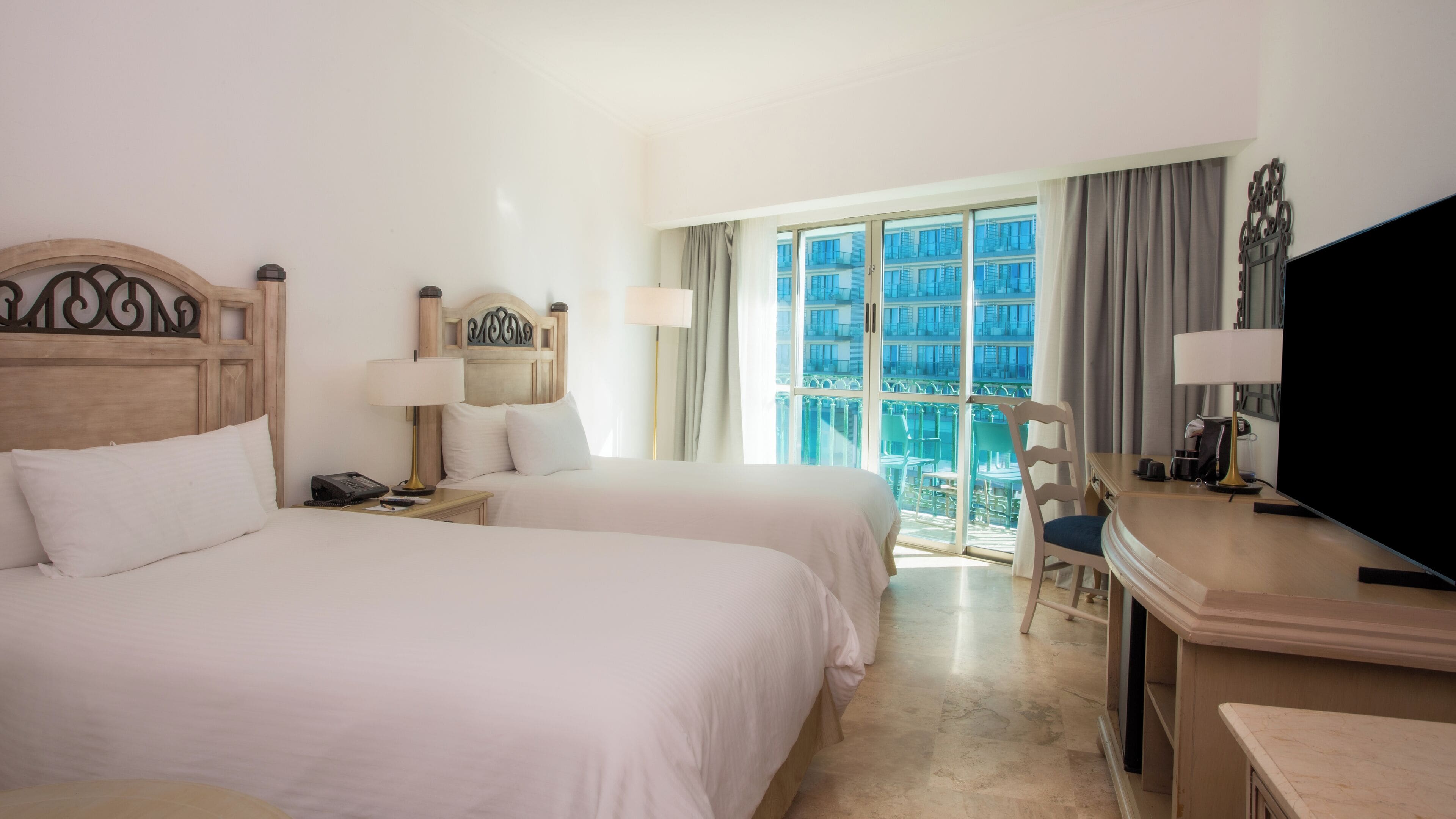 Balcony Deluxe Room | Pillow-top beds, free minibar, in-room safe, desk