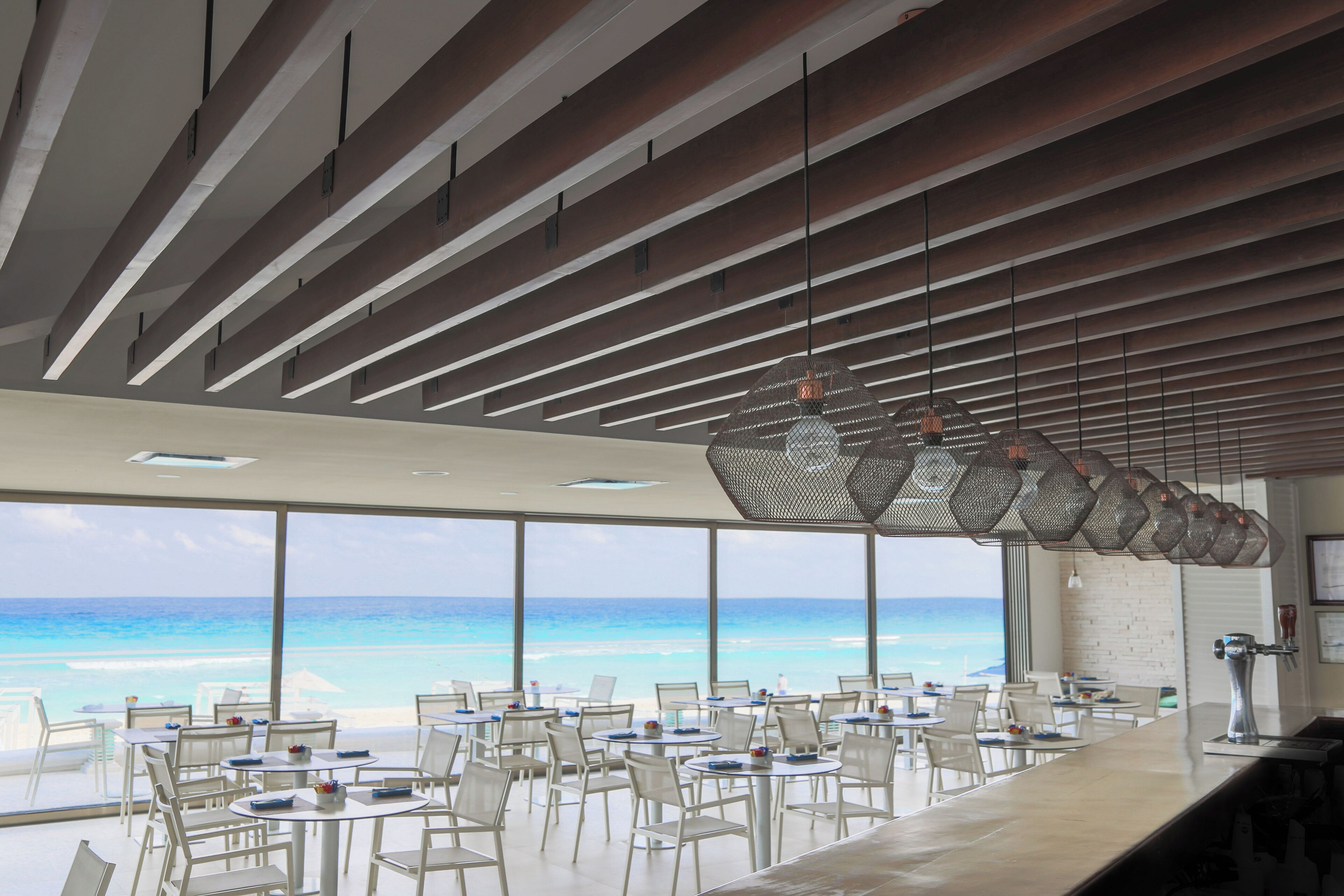 5 restaurants, breakfast, lunch, dinner served; international cuisine