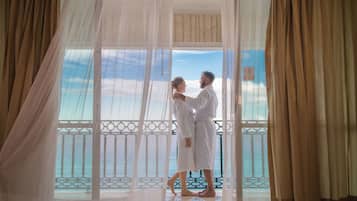 Caribe Suite | Pillowtop beds, free minibar, in-room safe, desk