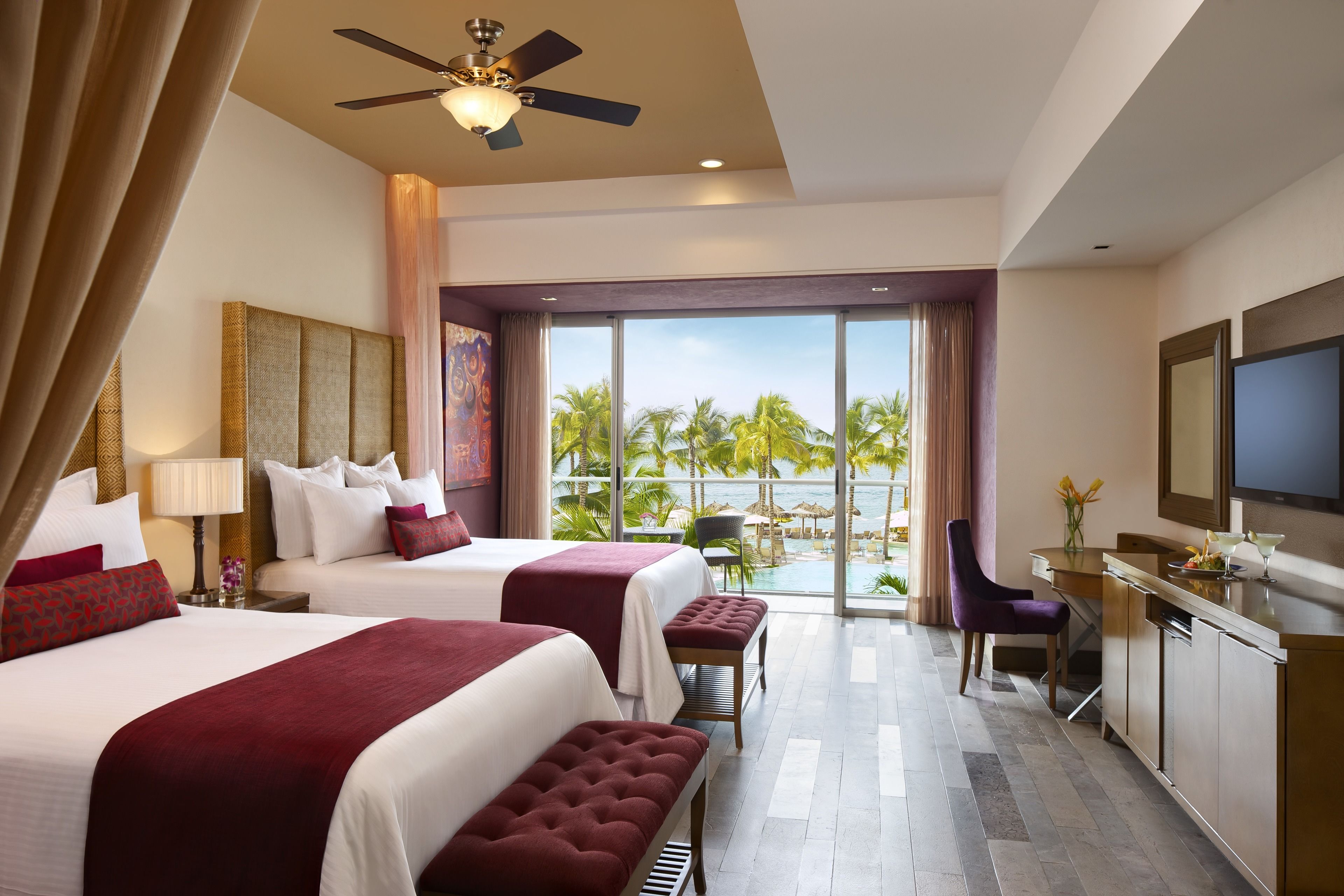 Premium bedding, free minibar, in-room safe, desk