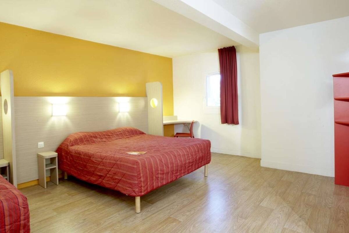 individually decorated, individually furnished, desk, soundproofing