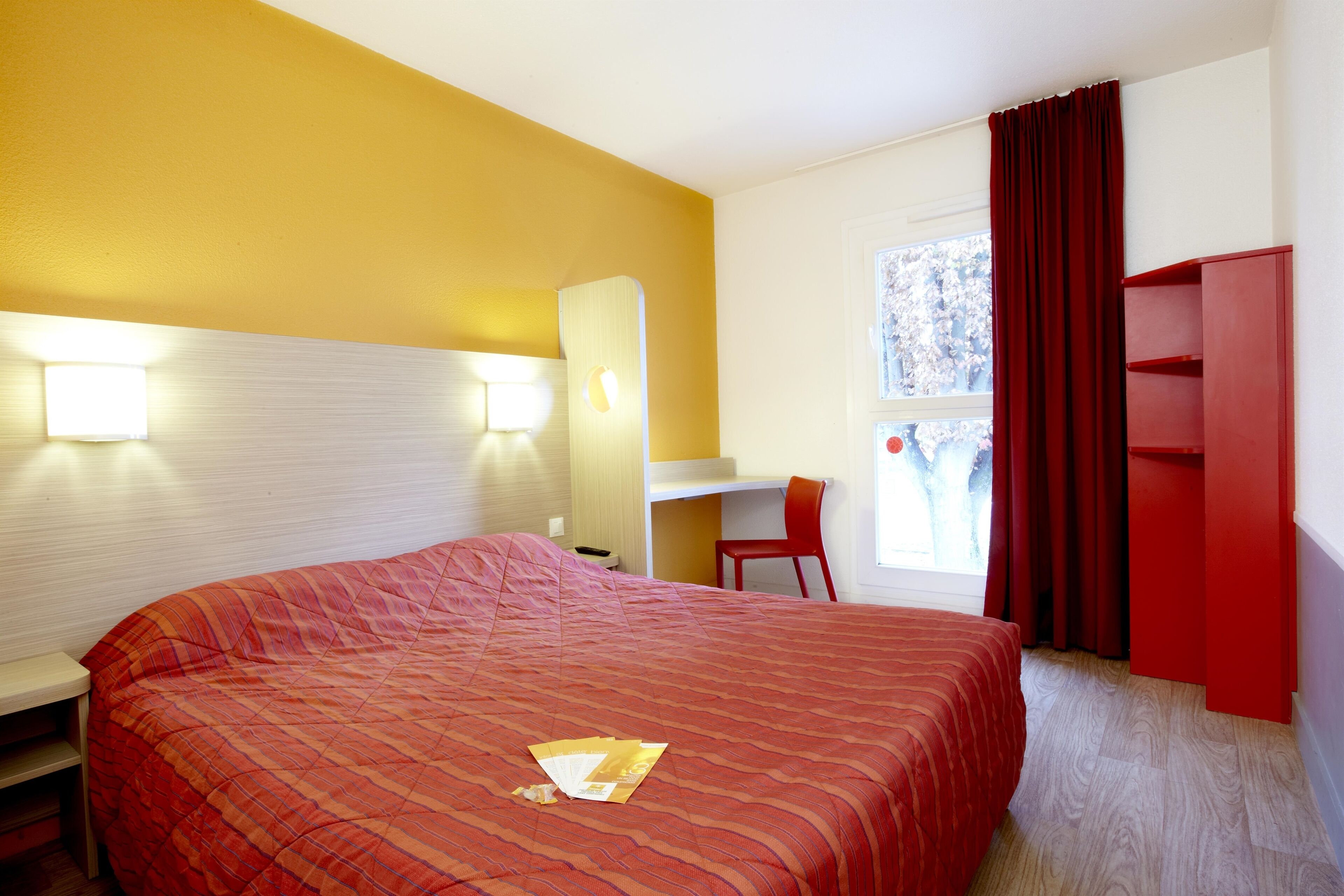 individually decorated, individually furnished, desk, soundproofing