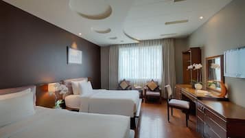 Minibar, in-room safe, desk, bed sheets