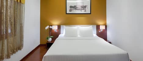 Minibar, coffres-forts dans les chambres, bureau, draps fournis