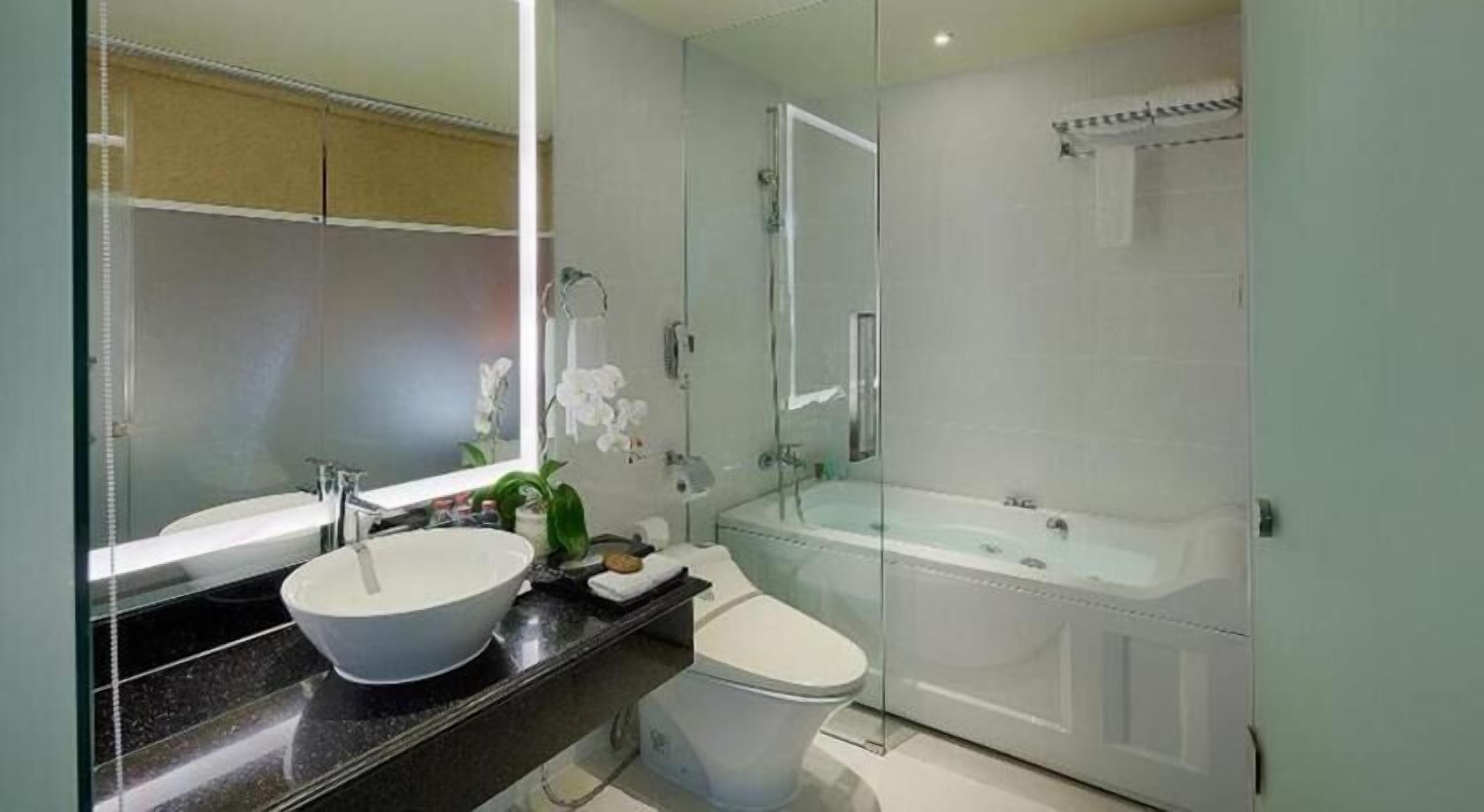 Free toiletries, hair dryer, bathrobes, towels