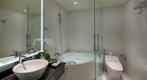 Free toiletries, hair dryer, bathrobes, towels