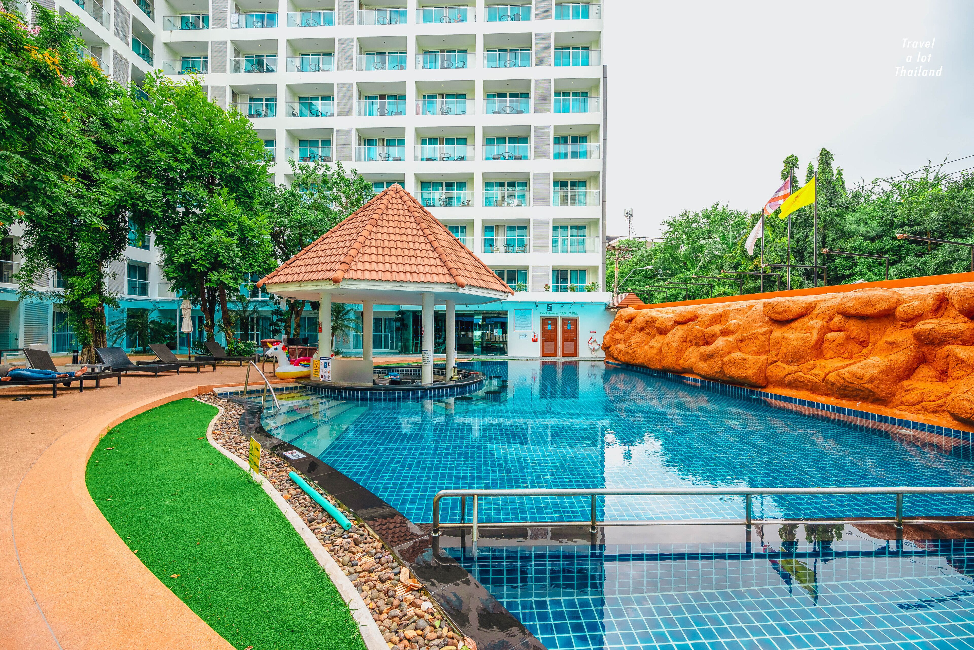 2 outdoor pools, pool umbrellas, sun loungers