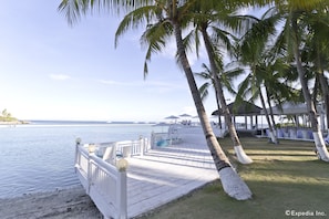 Playa privada, sombrillas, toallas de playa, buceo