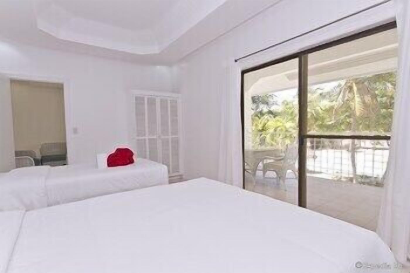 In-room safe, bed sheets