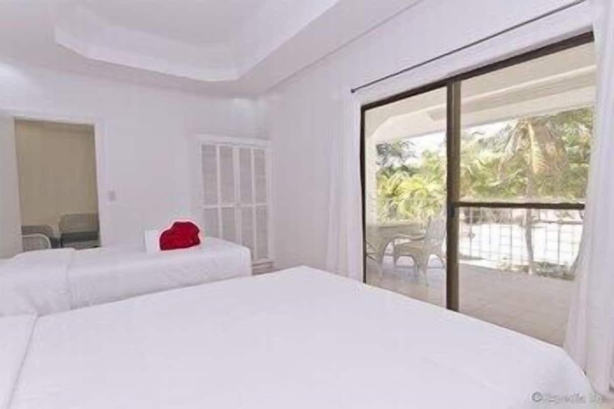 In-room safe, bed sheets