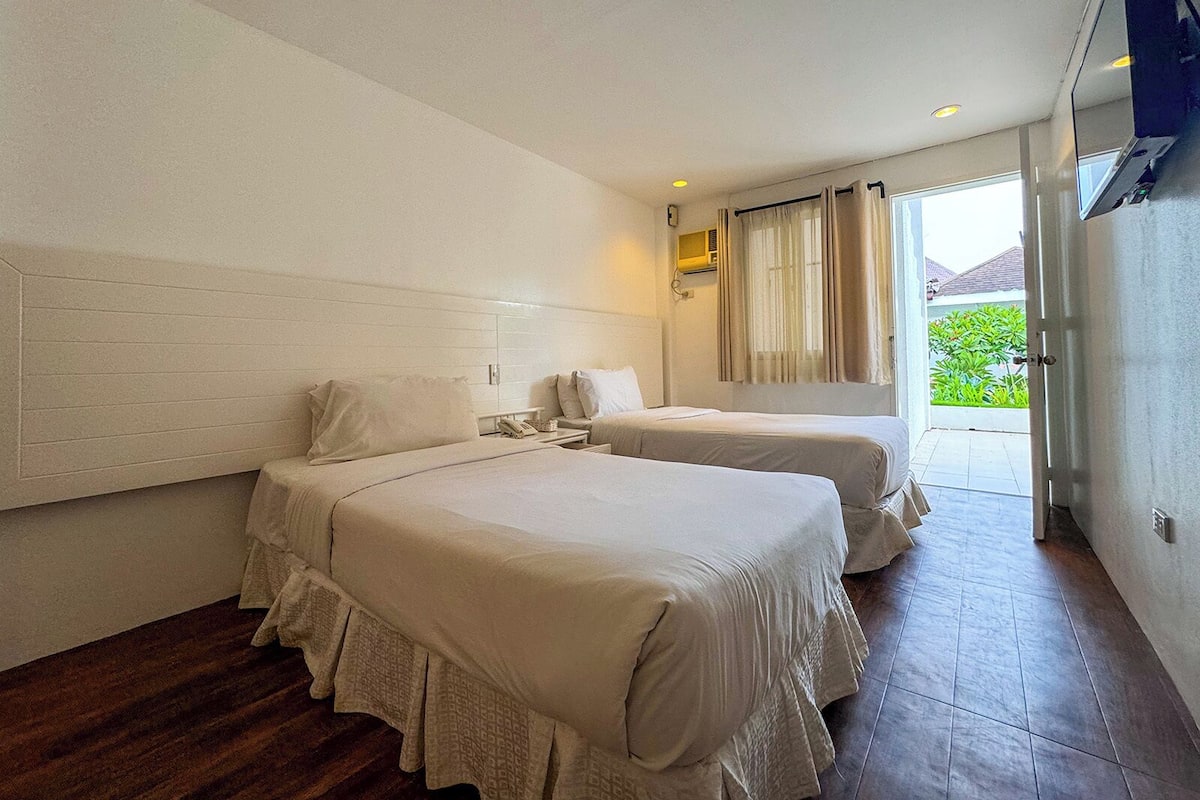 1 habitación, caja de seguridad en la habitación y ropa de cama