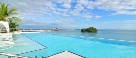 3 buitenzwembaden, gratis zwembadcabana's en parasols bij het zwembad