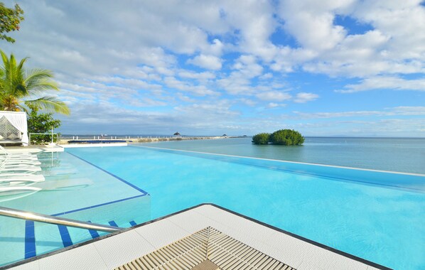 3 室外游泳池，免费小屋，池畔遮阳伞